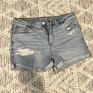 American Eagle High Rise Distressed Mom Short, EUC